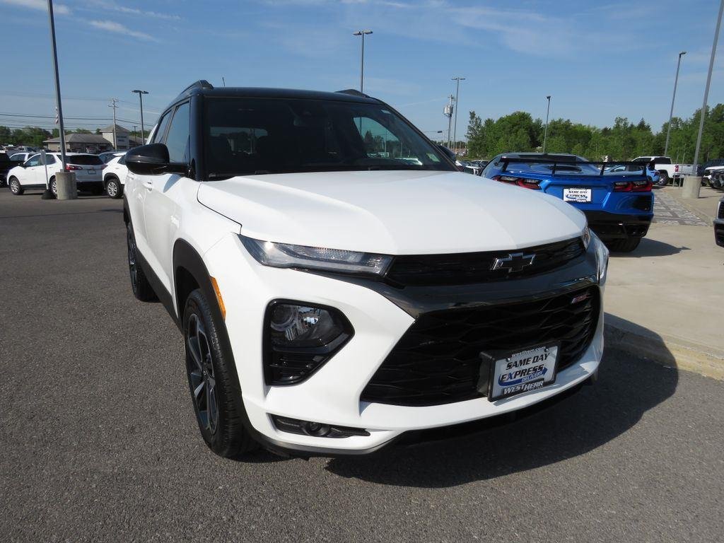 Used 2022 Summit White Chevrolet RS image 2