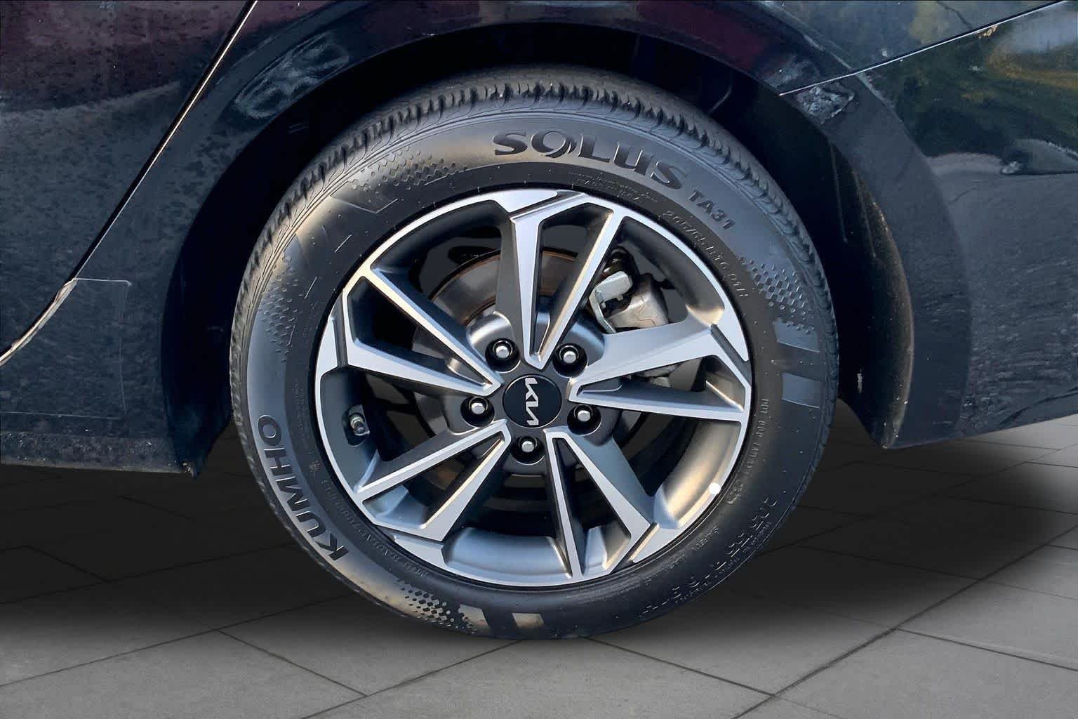 Used 2023 Aurora Black Kia LXS image 11