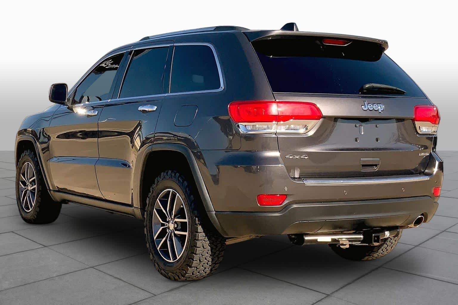 Used 2017 Granite Crystal Metallic Clearcoat Jeep Limited image 12