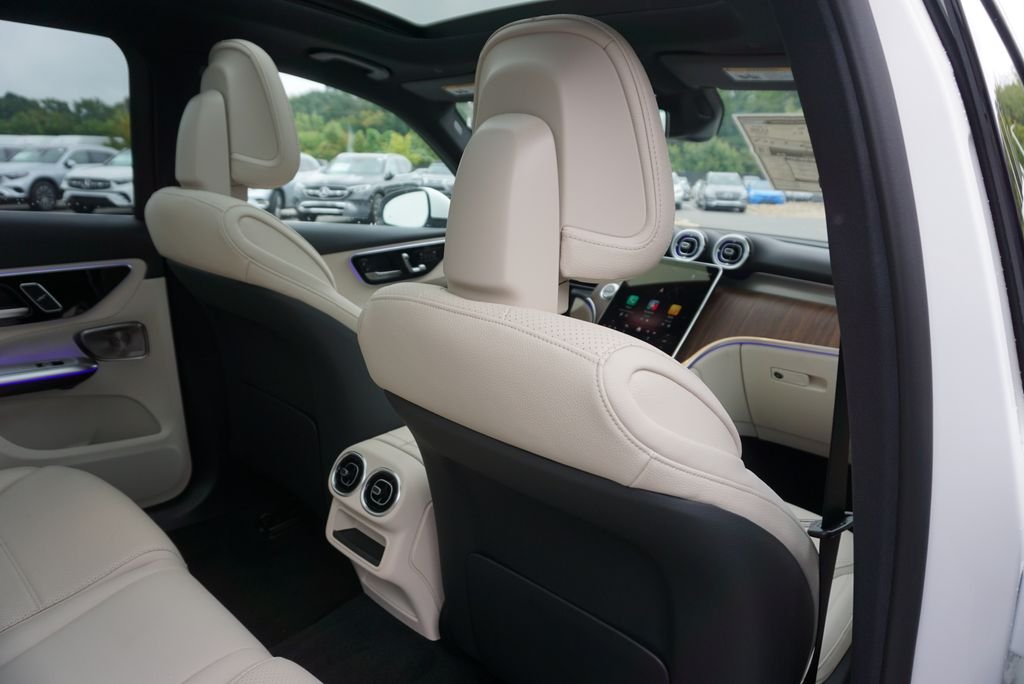 Used 2026 Polar White Mercedes-Benz GLC 300 image 60
