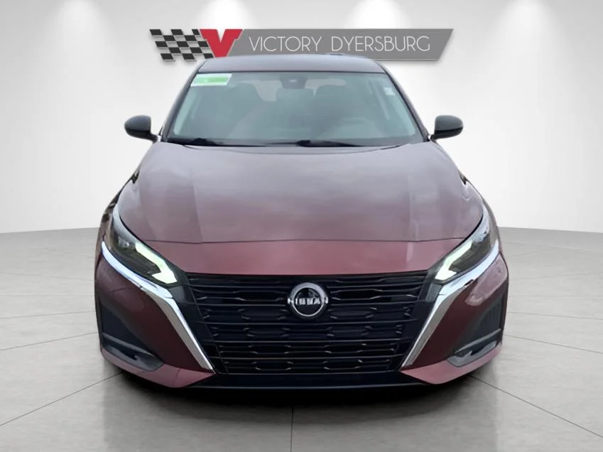 Used 2025  Nissan 2.5 SV image 3
