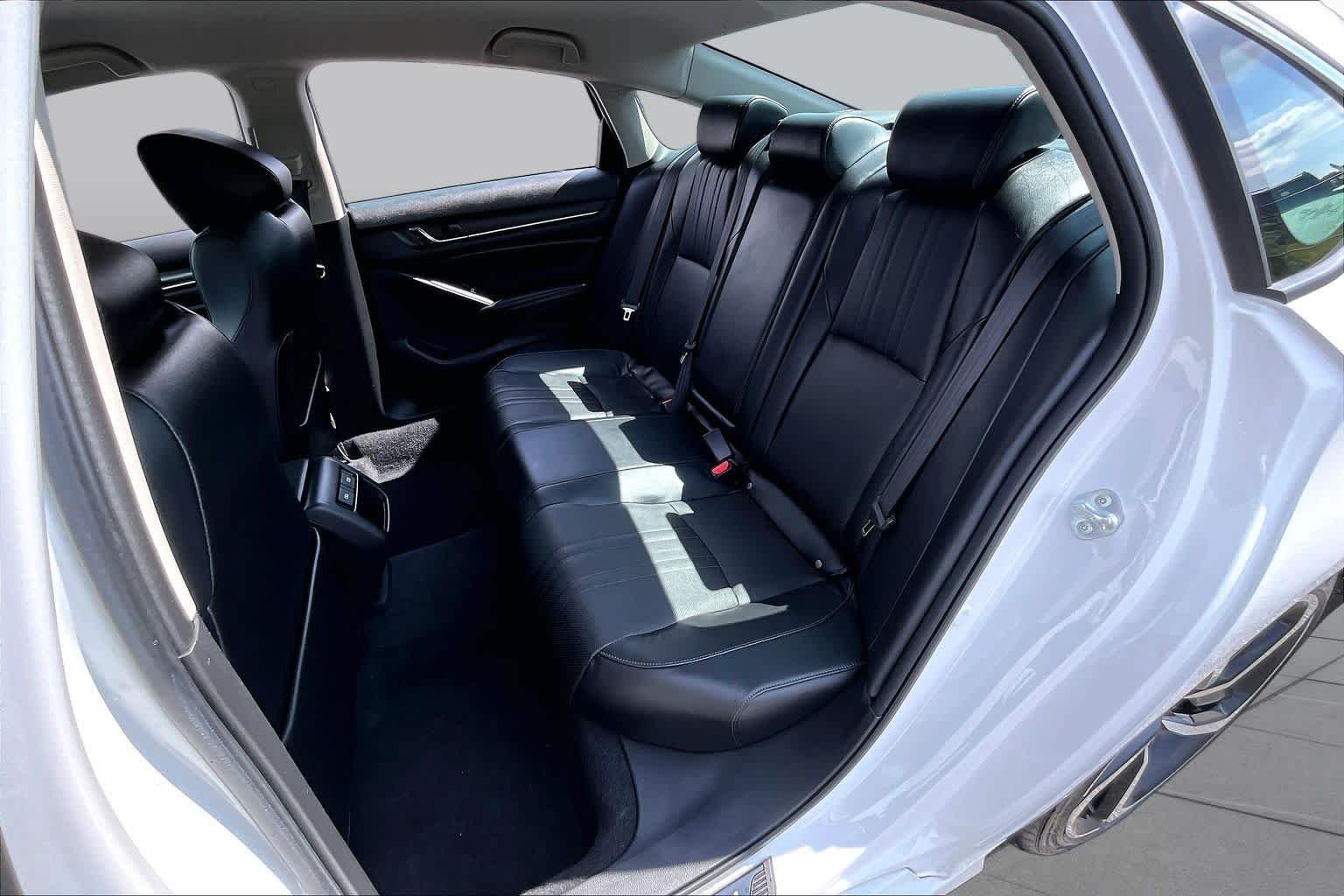 Used 2022 Platinum White Pearl Honda Sport SE image 18