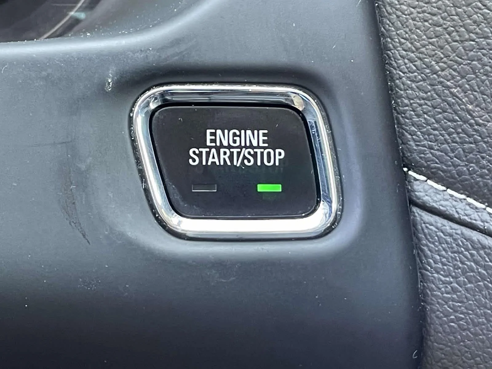 Certified Used 2023 Sterling Metallic GMC SLT image 39