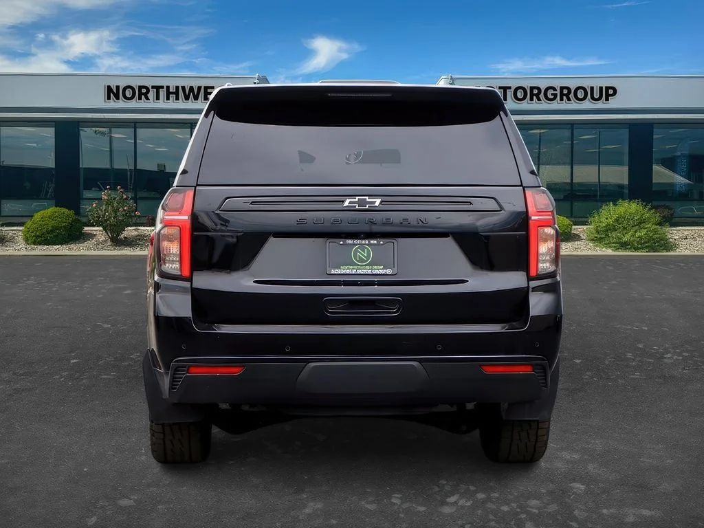 Used 2023 Black Chevrolet Z71 image 5