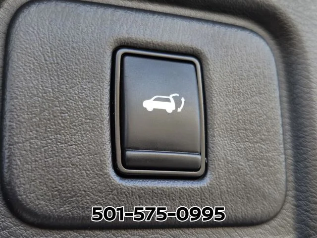 Used 2022 Gray Nissan Platinum image 17