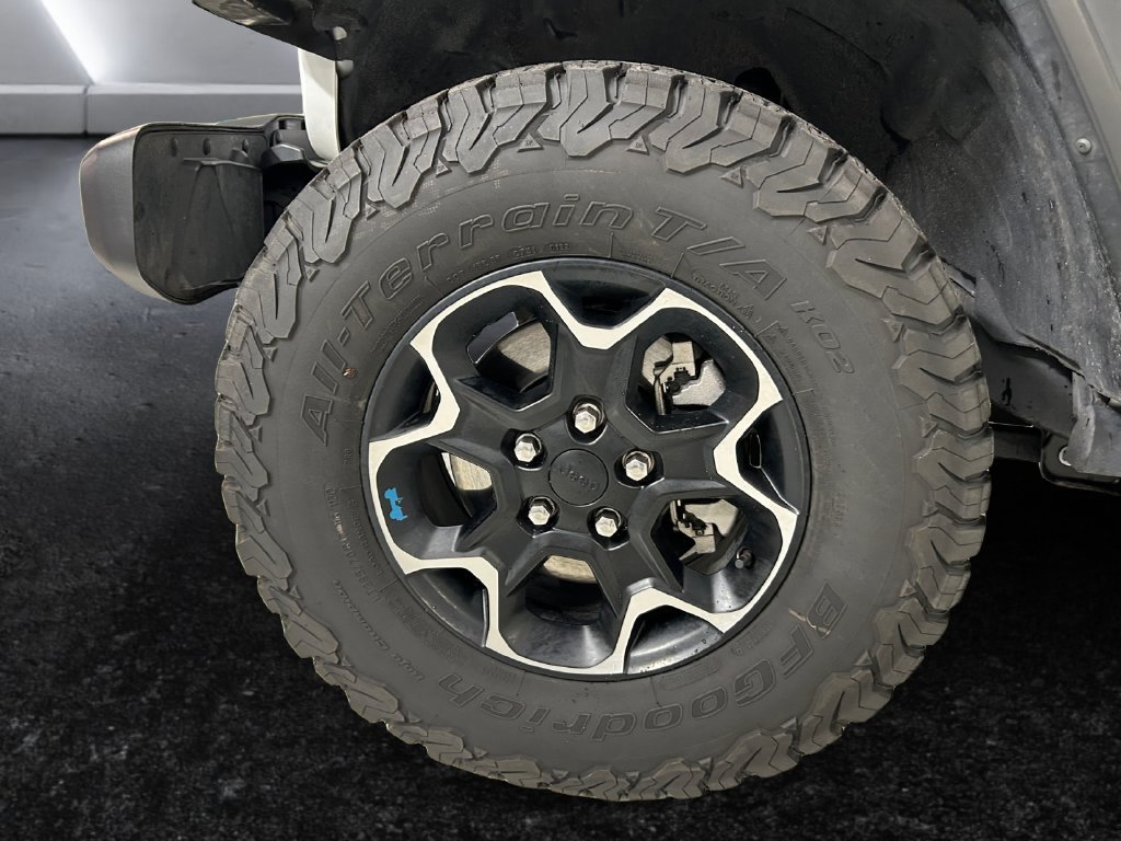 Used 2022 White Jeep Unlimited Rubicon 4xe image 25