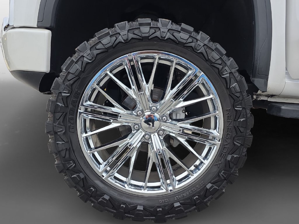Used 2021 White GMC Denali image 16
