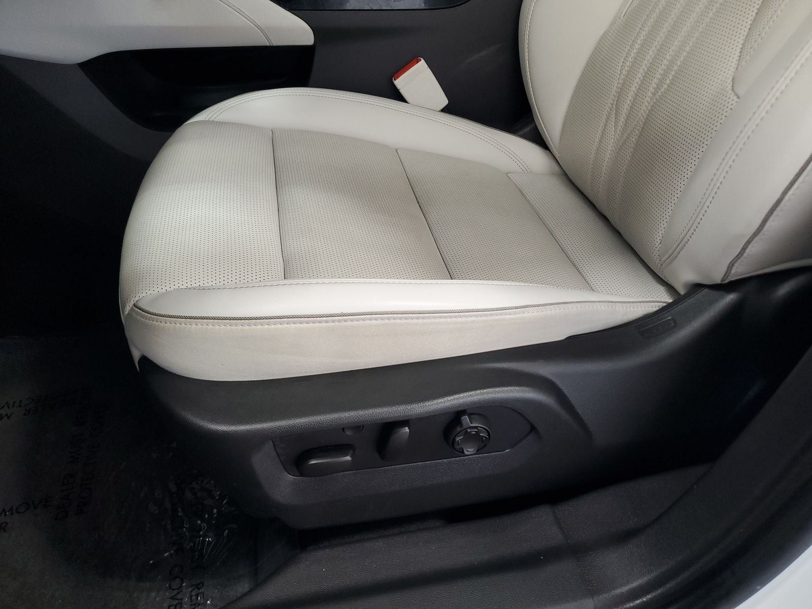 Used 2024 White Buick Avenir image 16