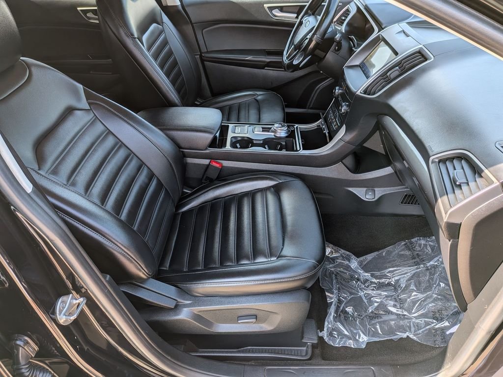 Used 2020 Black Ford SEL image 31