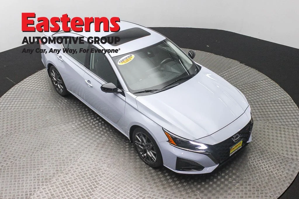 Used 2023 Gray Nissan 2.0 SR image 3