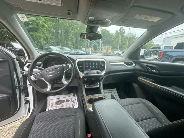 Used 2023 White GMC SLE image 23