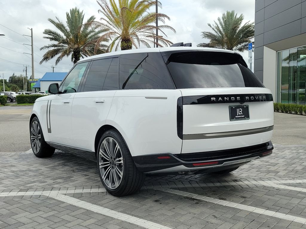 New 2026 Ostuni Pearl White Land Rover SE image 3