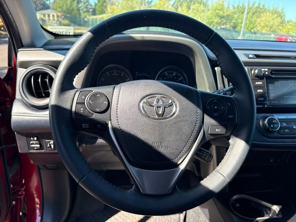 Used 2018 Ruby Flare Pearl Toyota XLE image 10