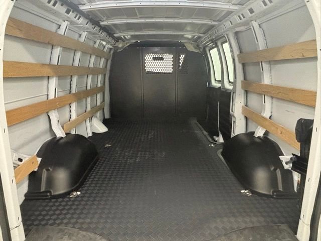 2024 Chevrolet Express Cargo Work Van - Photo 7