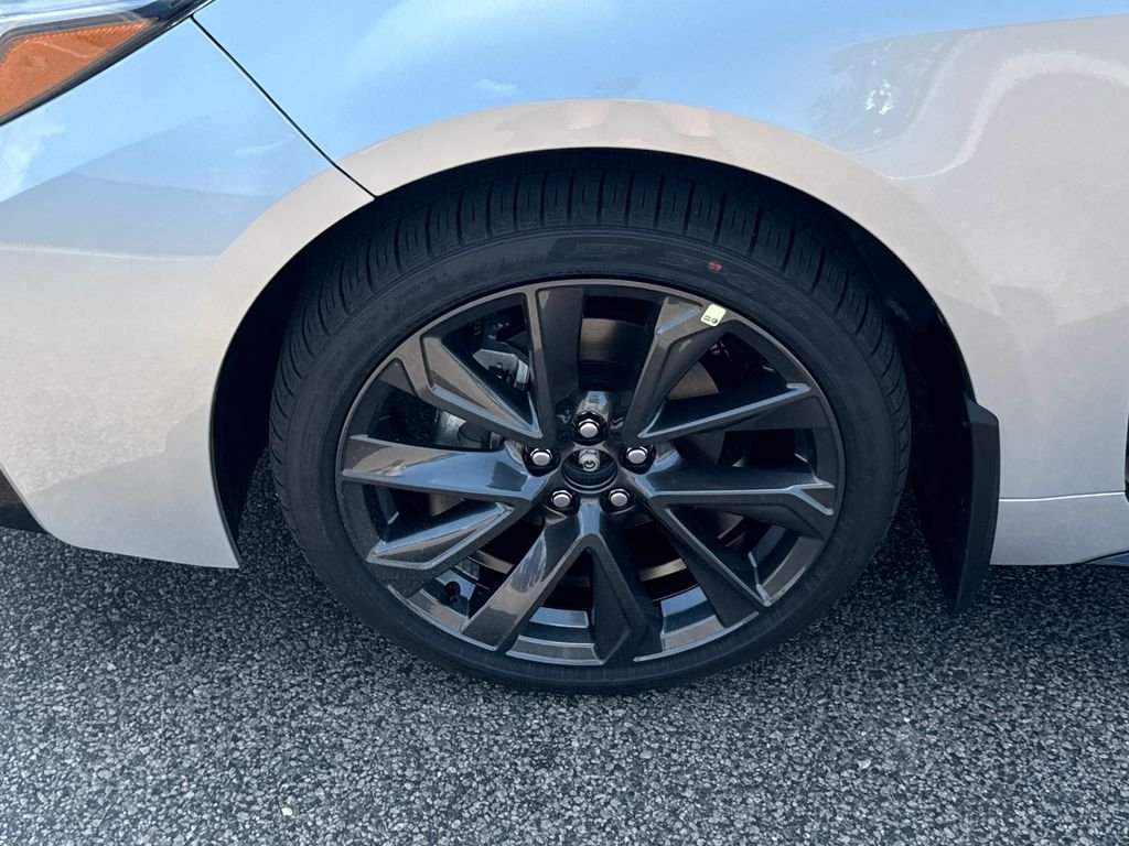 New 2026 Classic Silver Metallic with Midnight Black Metallic roof Toyota XSE image 36