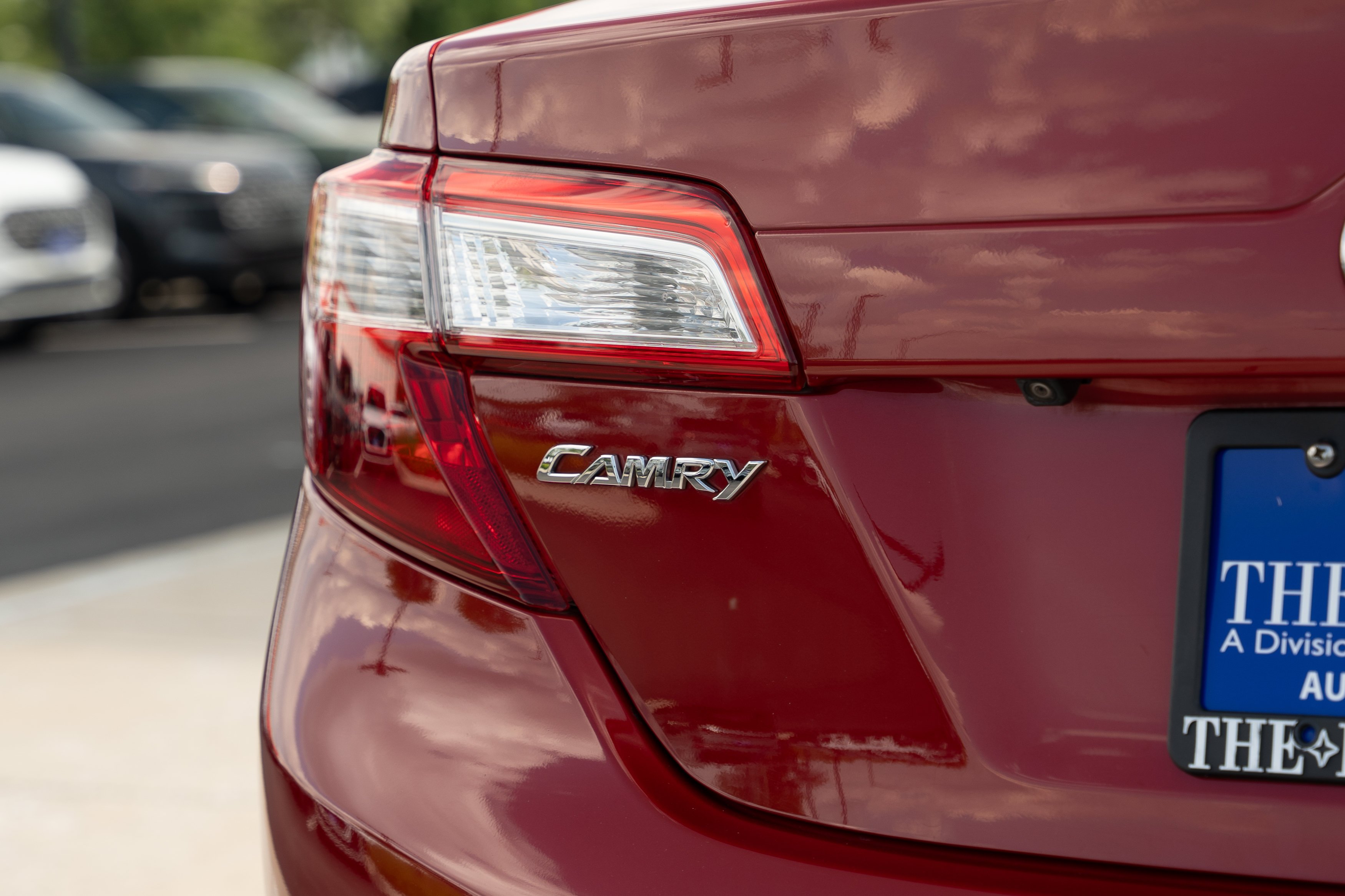 Used 2014 Barcelona Red Metallic Toyota LE image 25