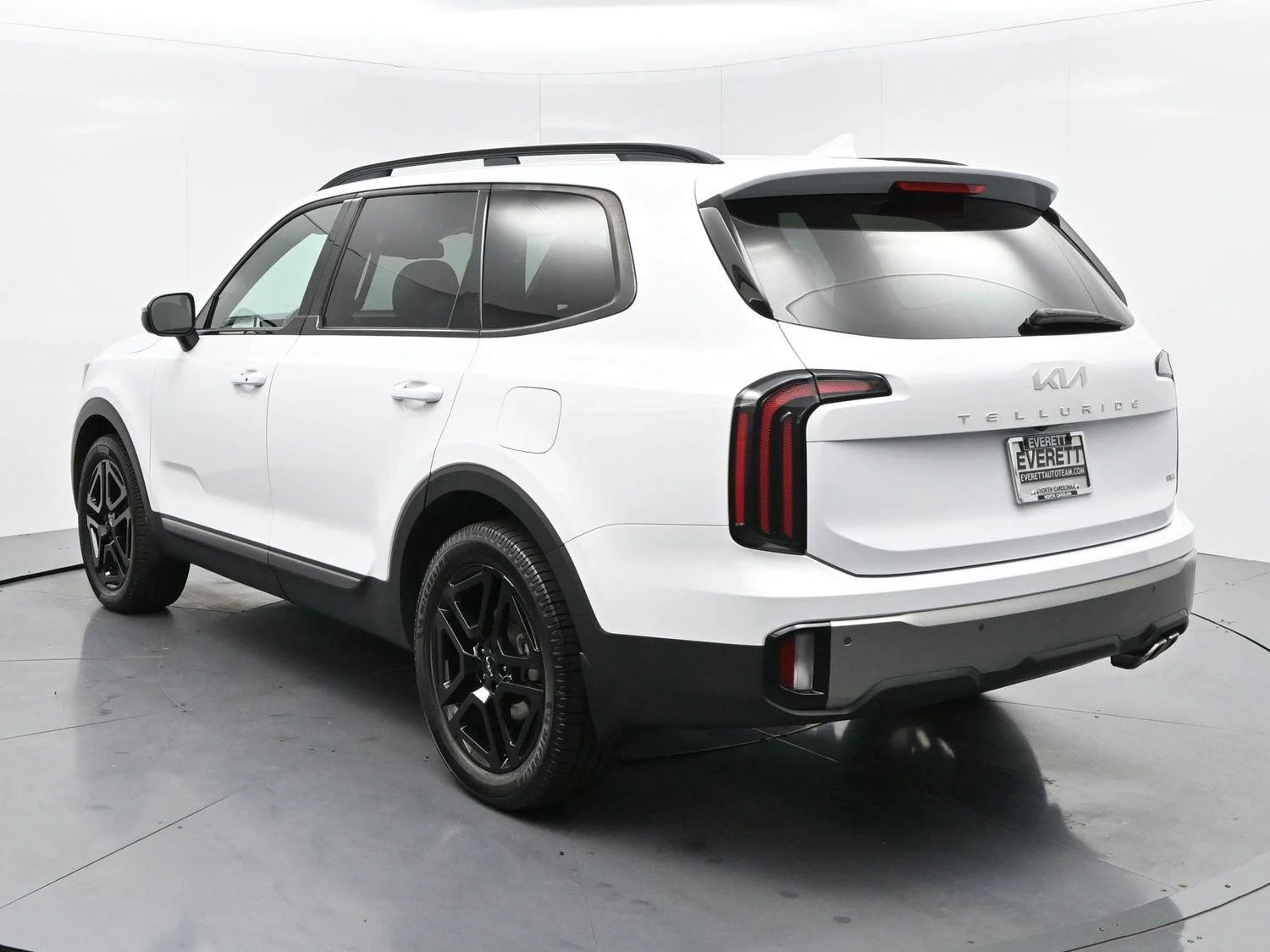 Used 2023 Glacial White Pearl Kia EX X-Line image 5