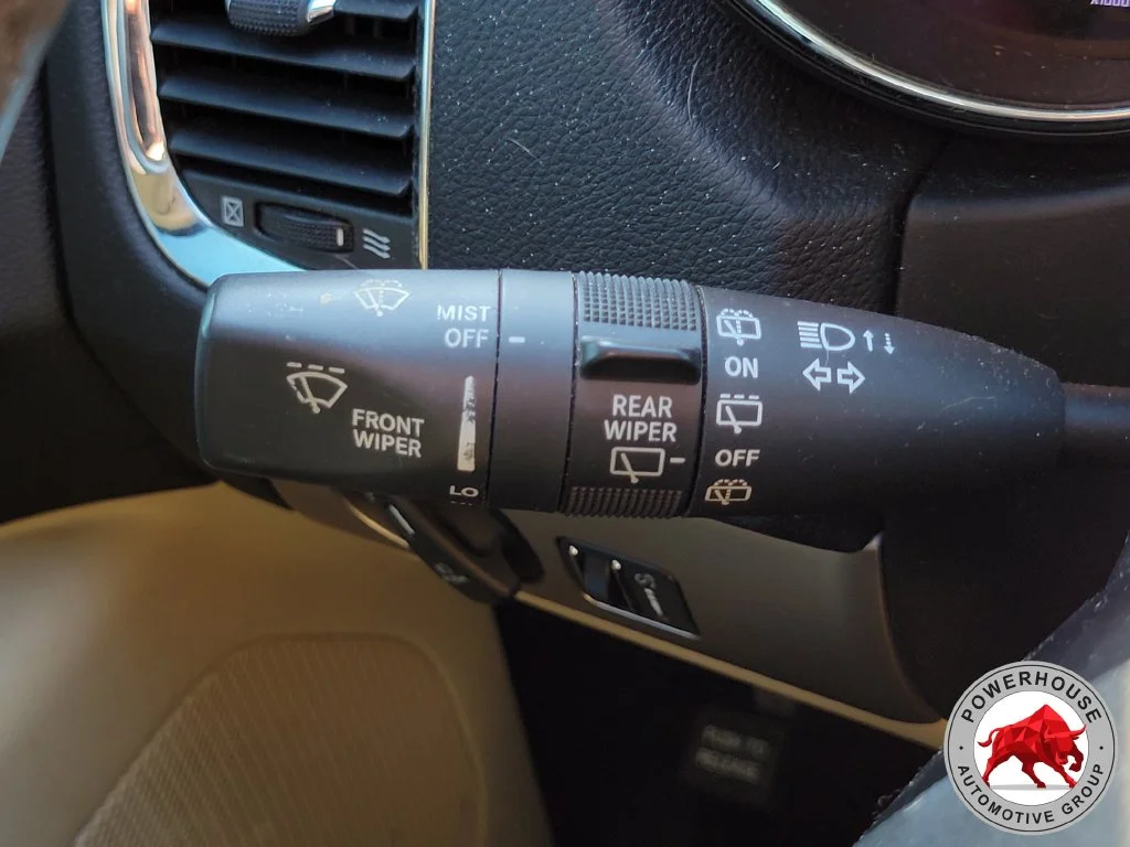 Used 2015 White Dodge SXT image 29