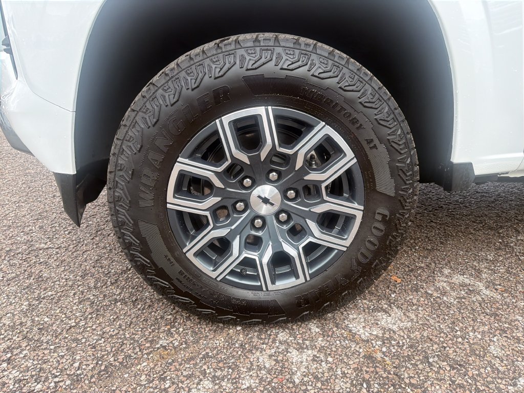 Used 2024 White Chevrolet Z71 image 11