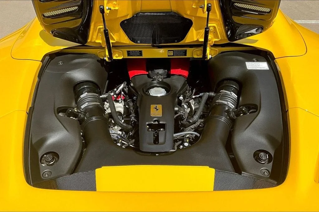 Used 2022 Giallo Modena Ferrari  image 24