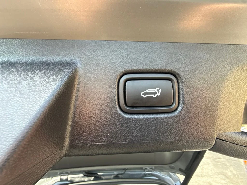 Used 2025 Gray Hyundai SEL image 29