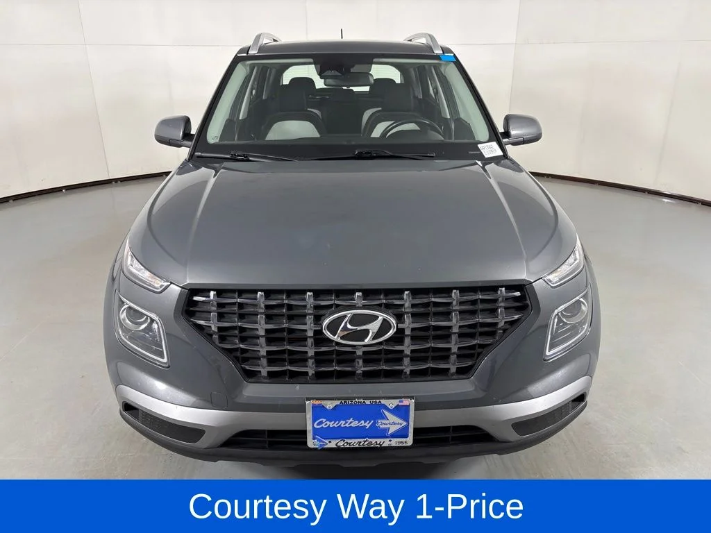 Used 2025 Gray Hyundai SEL image 4