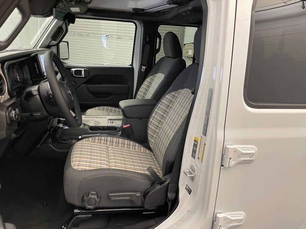 New 2026 Bright White Clear-Coat Exterior Paint Jeep 85th Anniversary Edition image 15