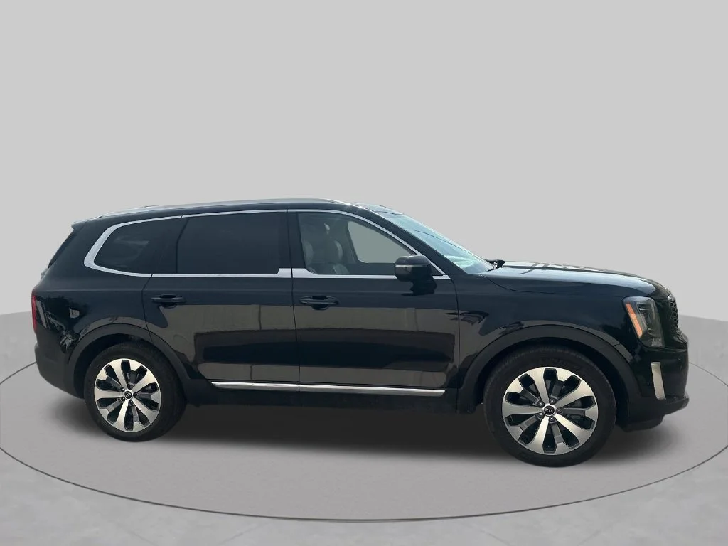 Used 2020 Black Kia EX image 7
