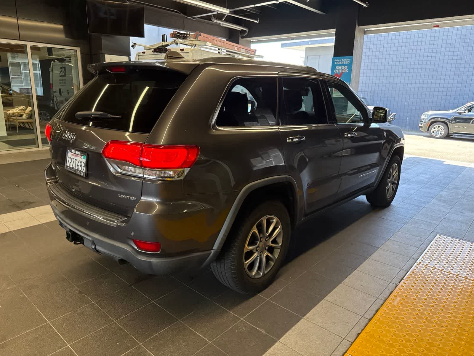Used 2016 Granite Crystal Metallic Clearcoat Jeep Limited image 10