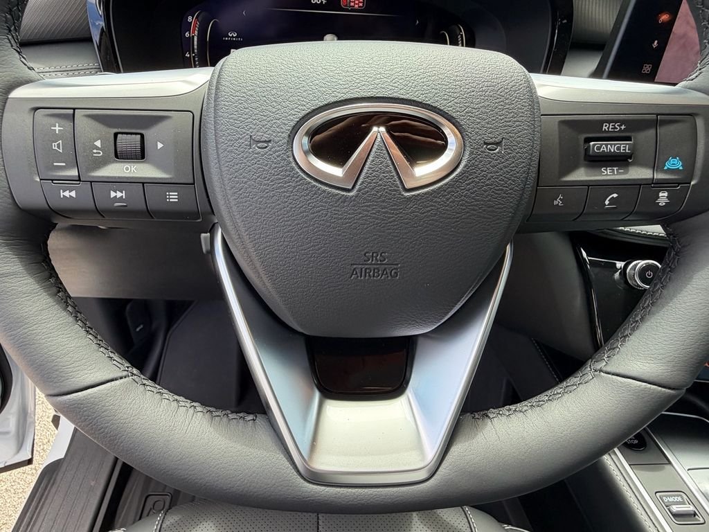 New 2027 RADIANT WHITE INFINITI Luxe FWD image 23