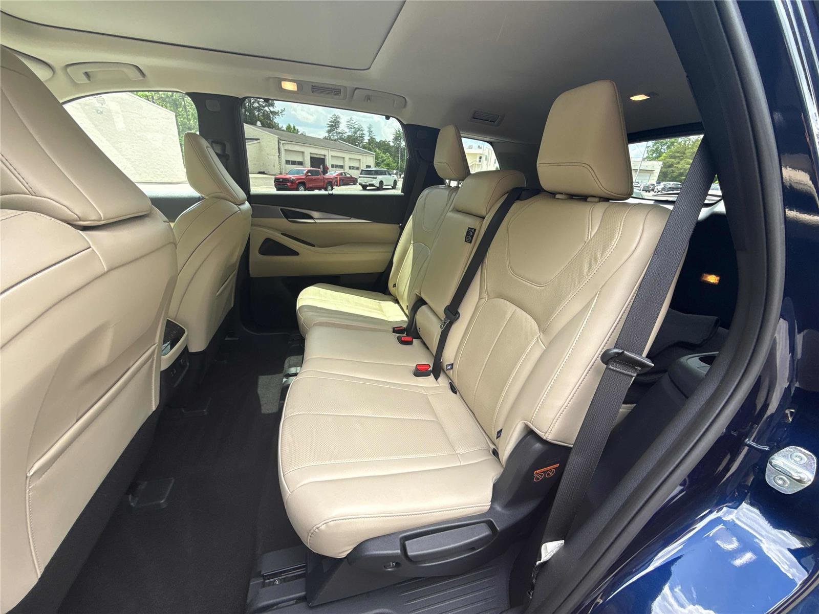 Used 2023 Grand Blue INFINITI LUXE image 12