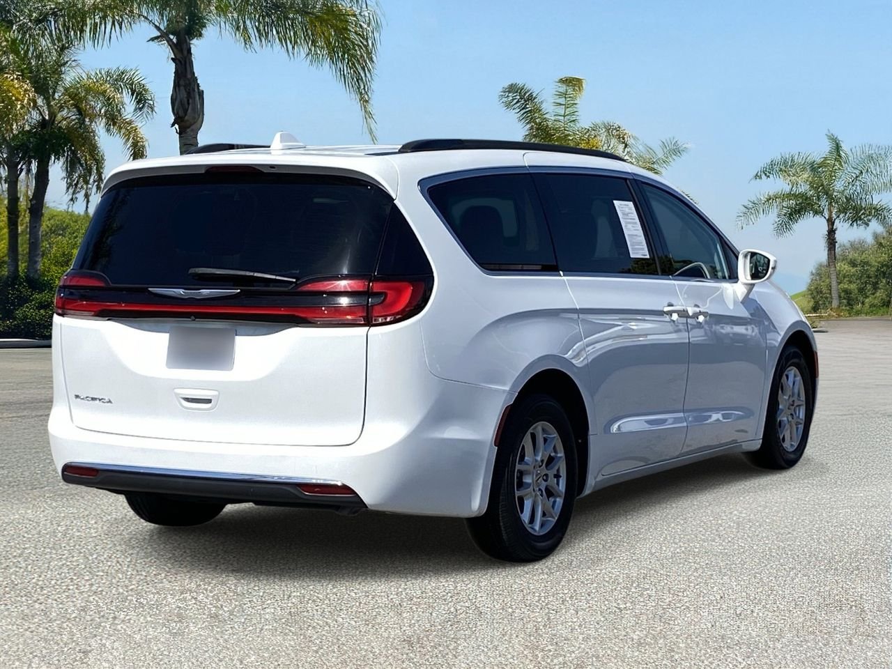 Used 2022 Bright White Chrysler Touring L image 4