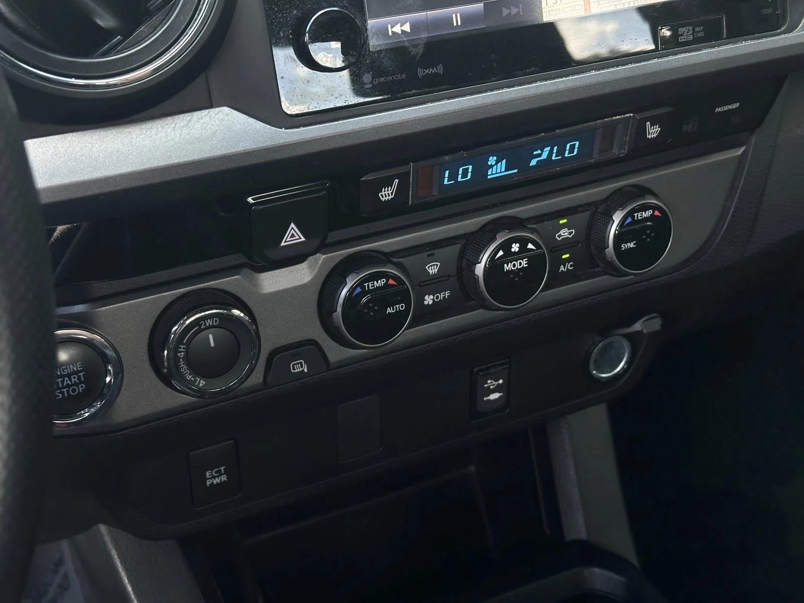 Used 2017 Blue Toyota SR5 image 15