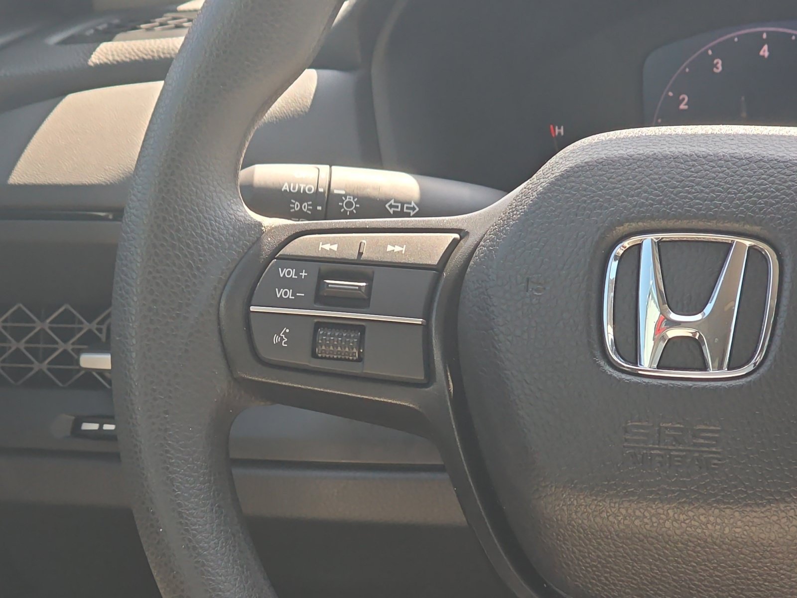 Used 2025 Radiant Red Honda SE image 22