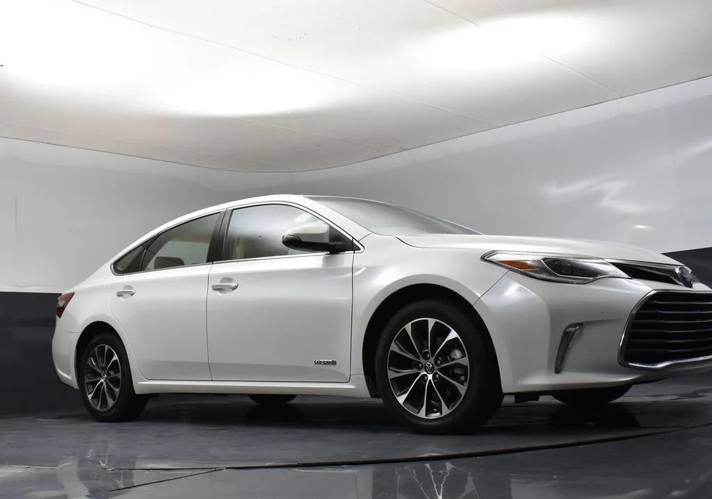 Used 2018 Blizzard Pearl Toyota XLE Premium image 7