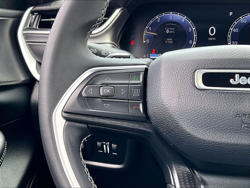 Used 2024 Baltic Gray Metallic Clearcoat Jeep Laredo X image 23