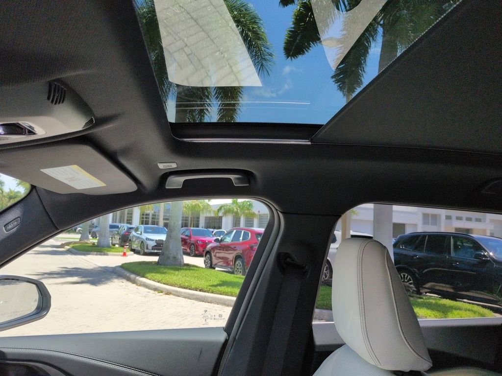 New 2026 Mineral White Metallic BMW xDrive28i image 20