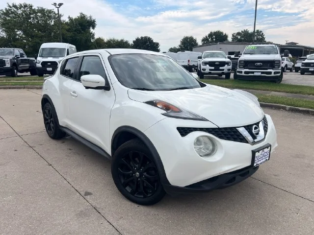 Used 2015 White Nissan SV image 9