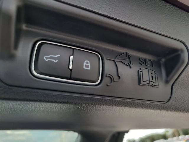 Used 2023 Red Ford XLT image 11
