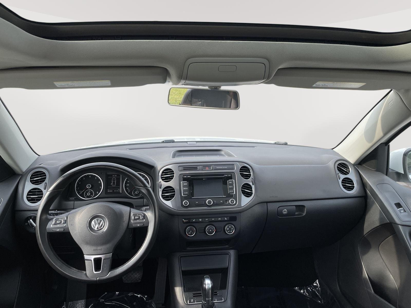 Used 2013 Candy White Volkswagen SE w/Sunroof & Nav image 6