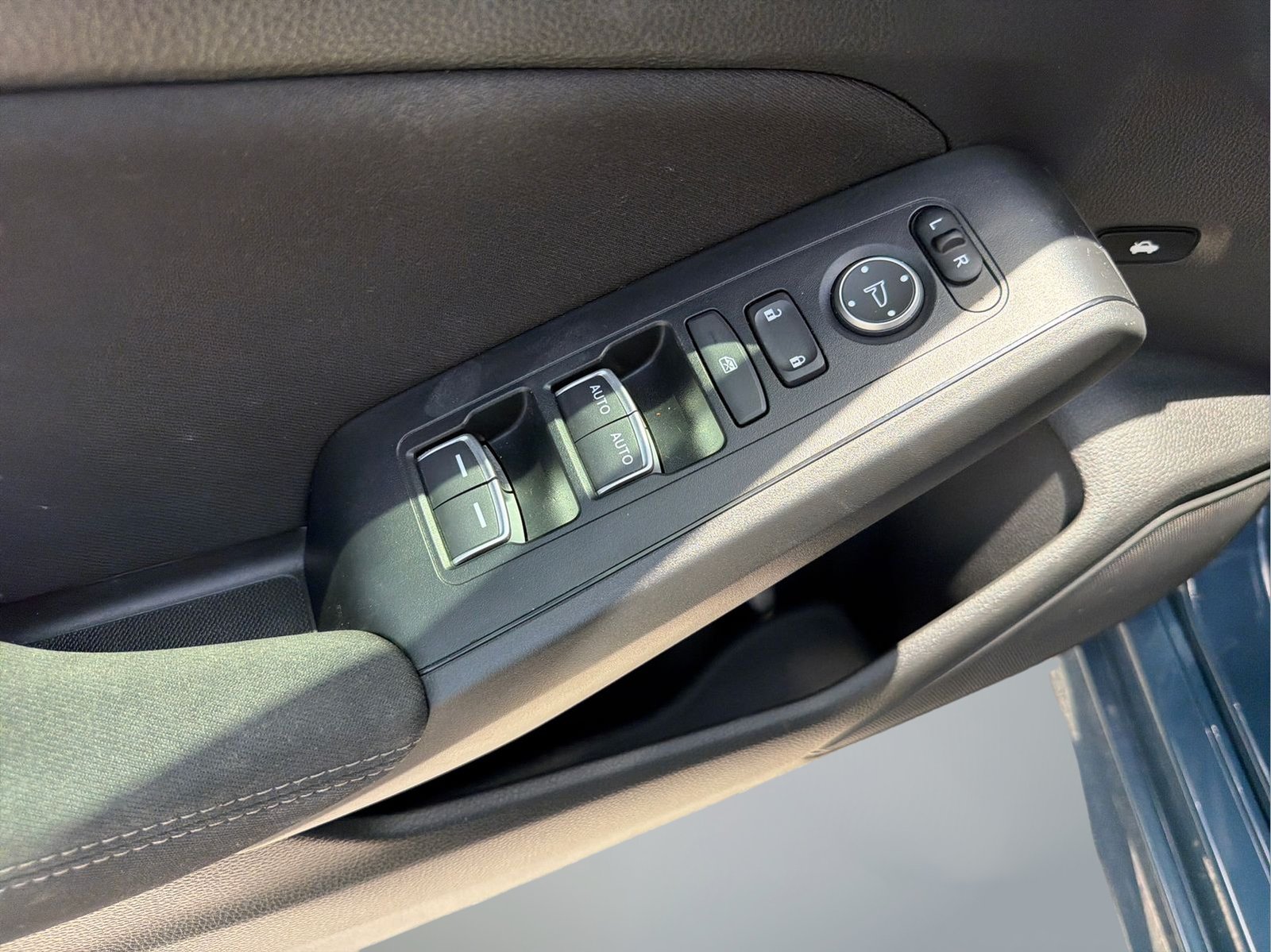 Used 2025  Honda Sport image 23