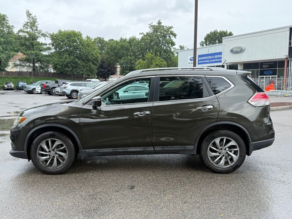 Used 2015 Green Nissan SL image 4