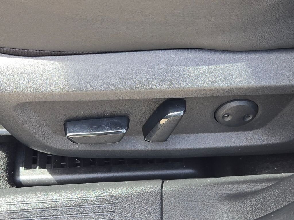Used 2021  Nissan Platinum image 25