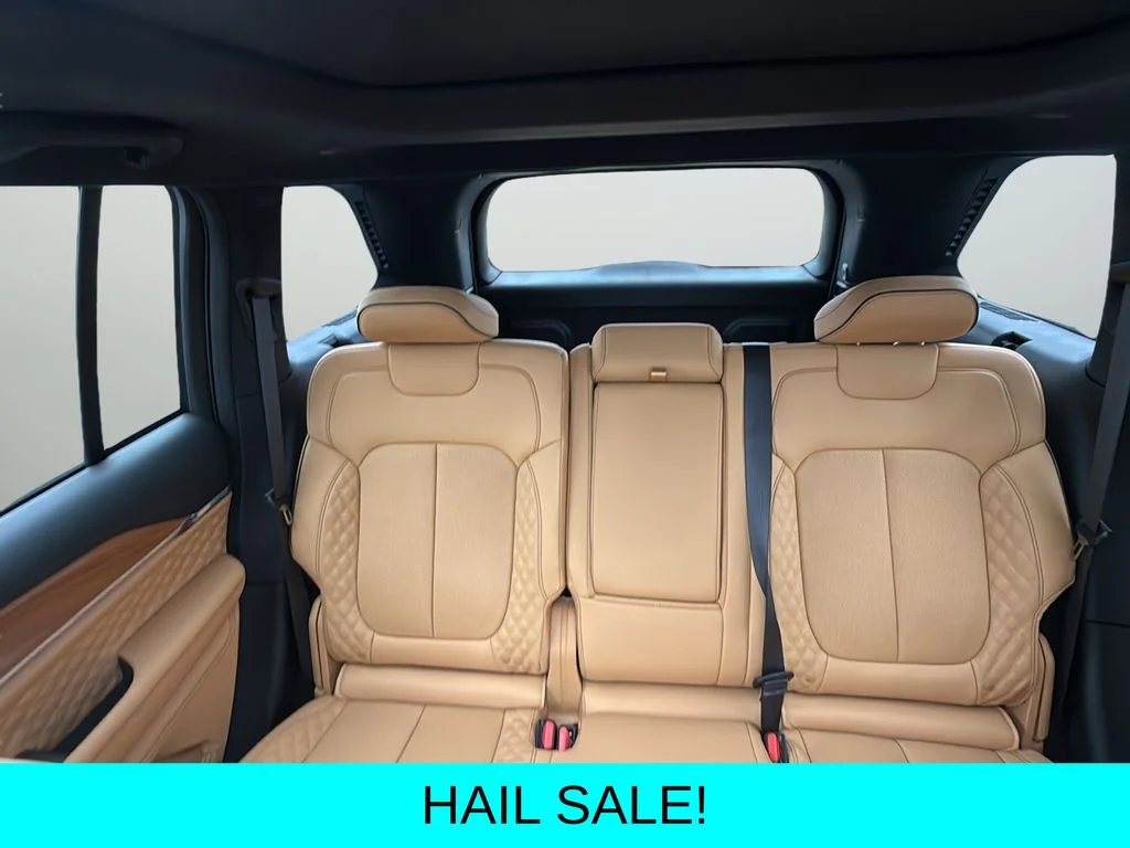 New 2025 Bright White Clear-Coat Exterior Paint Jeep Summit Reserve image 38