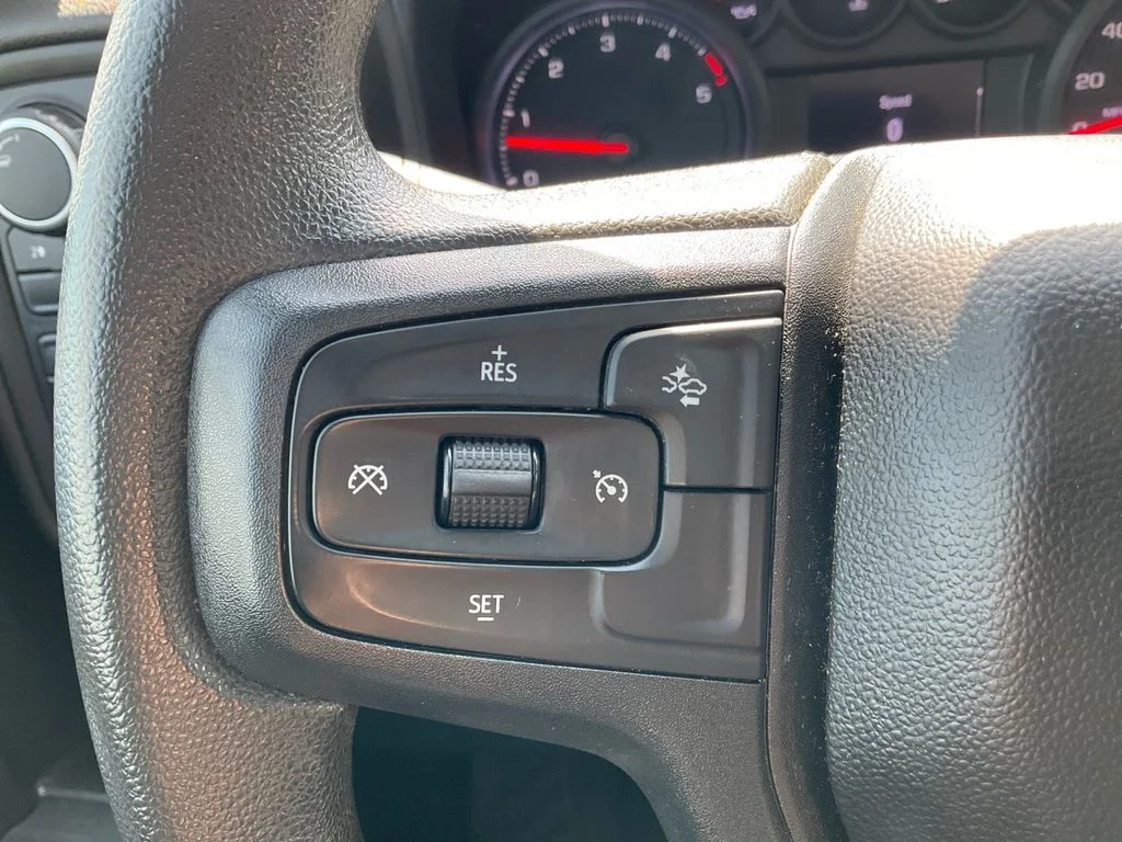 Used 2024 White Chevrolet Custom image 28