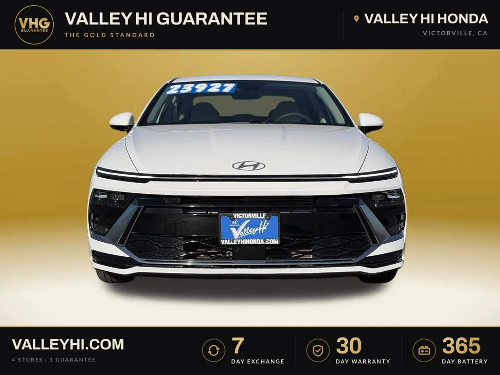 Used 2025 White Hyundai SEL image 2