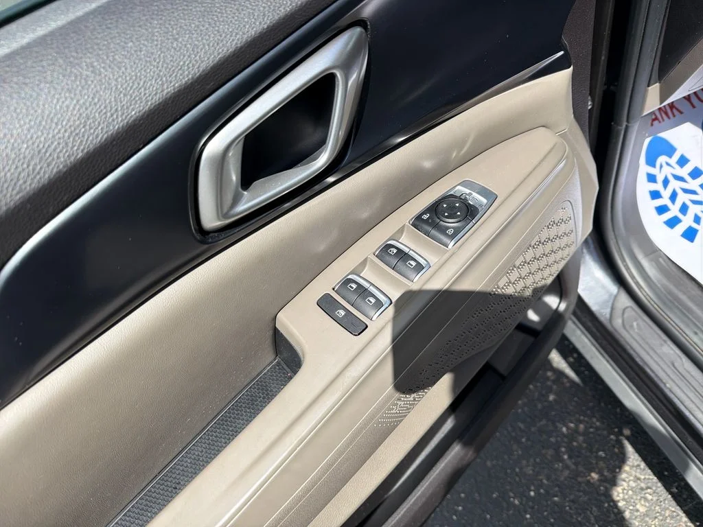 Used 2025 Gray Kia LXS image 11