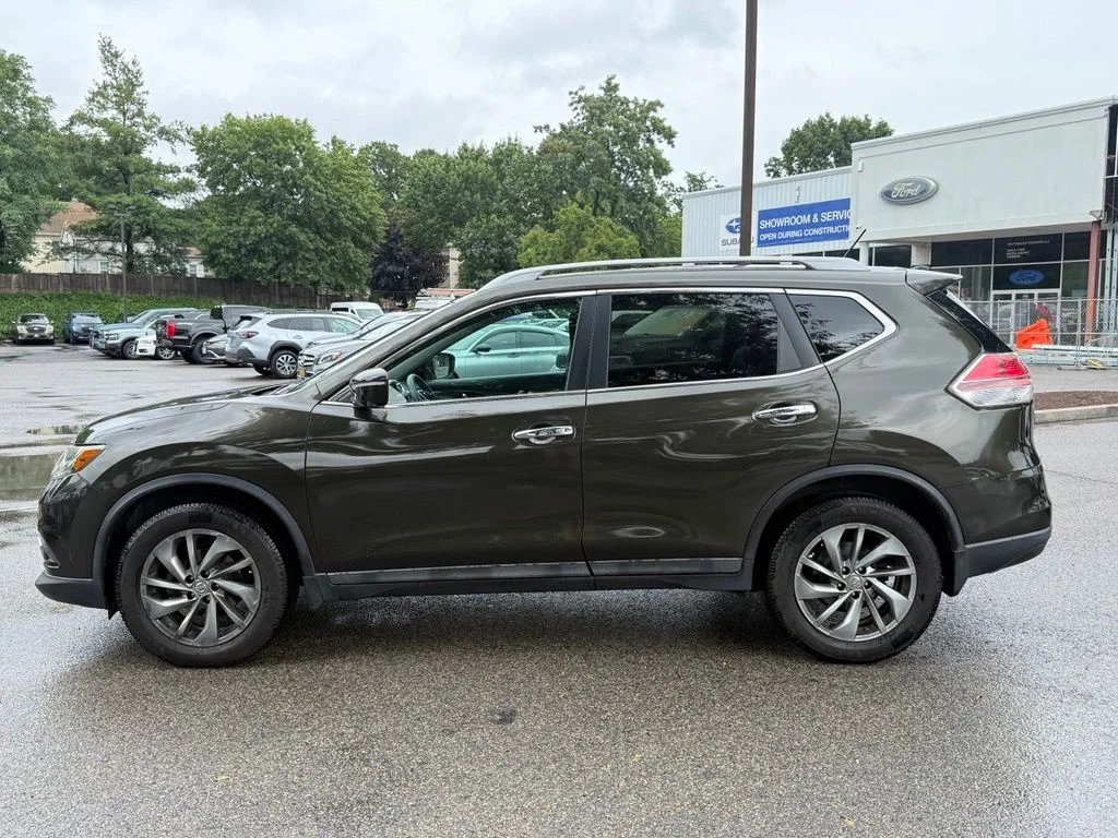 Used 2015 Black Nissan SL image 4