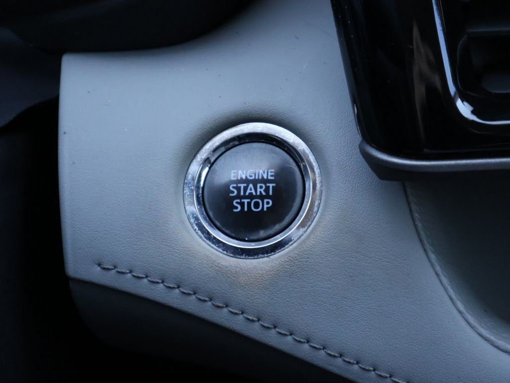 Used 2022 Silver Toyota XLE image 26