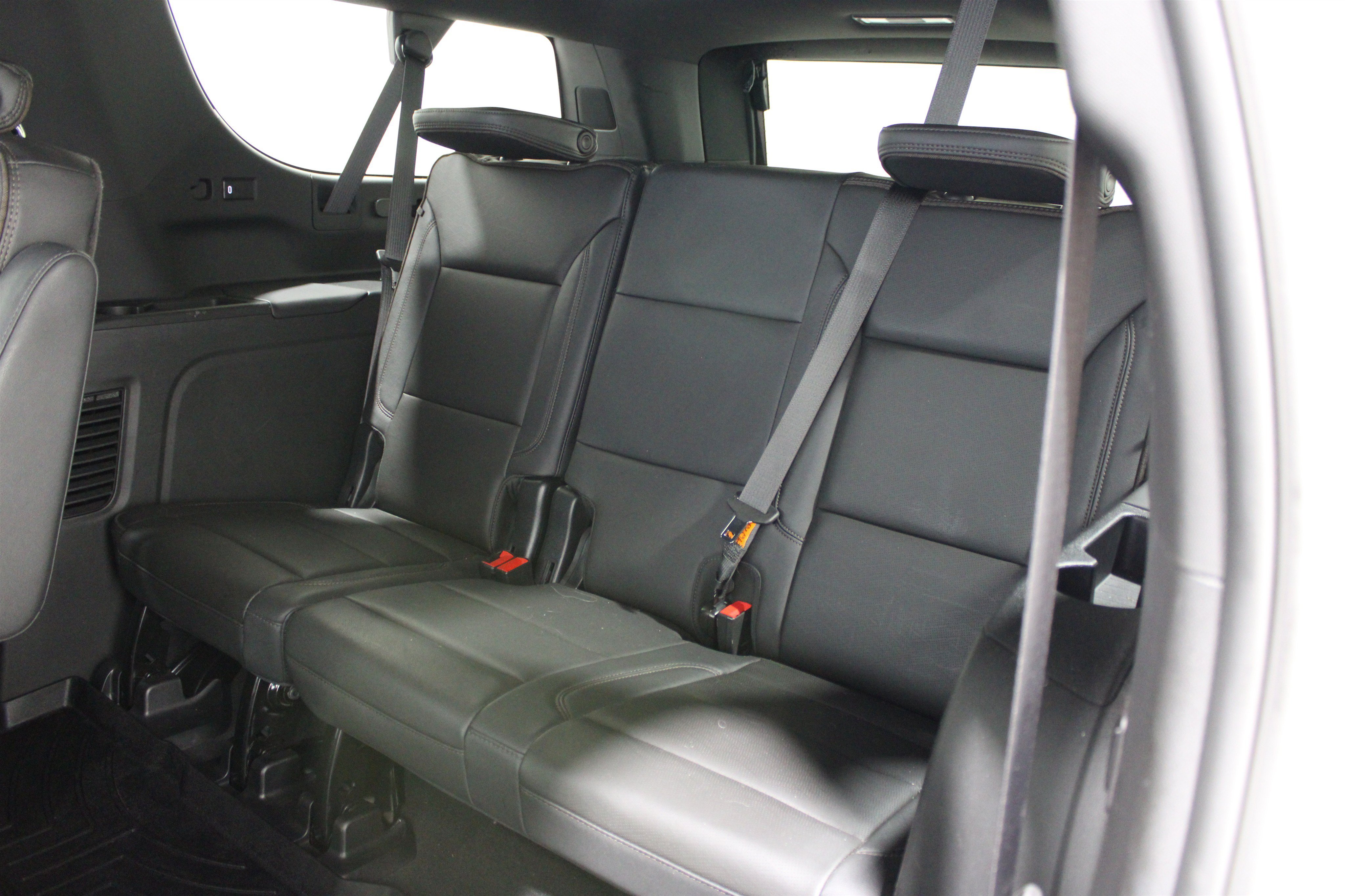 Used 2024 Iridescent Pearl Tricoat Chevrolet High Country image 31